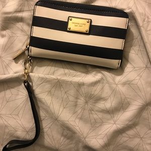 MICHAEL KORS CLUTCH